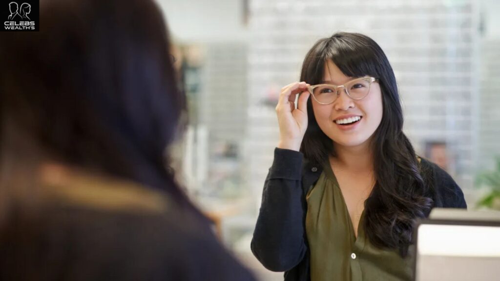 How to Style Your Eyeglasses Like a Pro